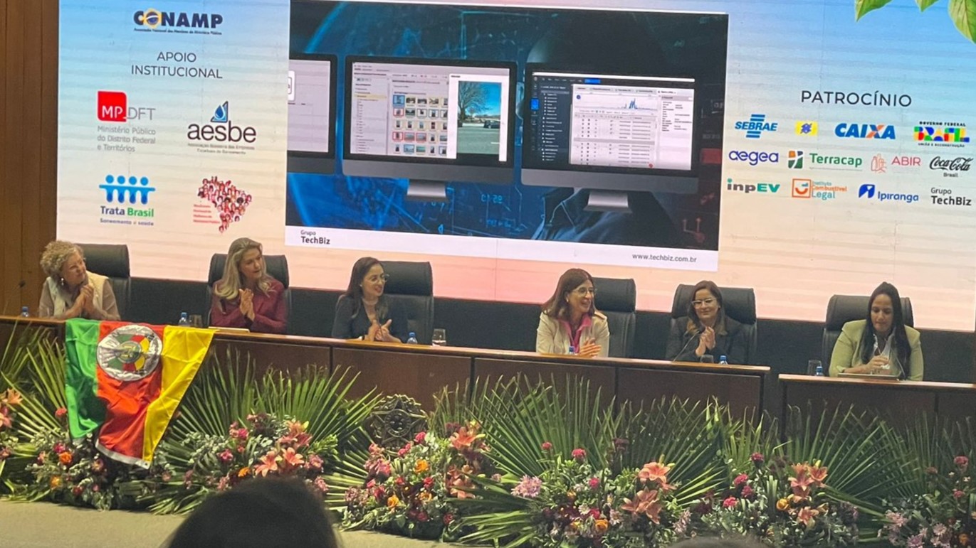 Luciana Cano Casarotto relatora do painel "Novas Tecnologias e o Enfrentamento à Violência Política de Gênero"